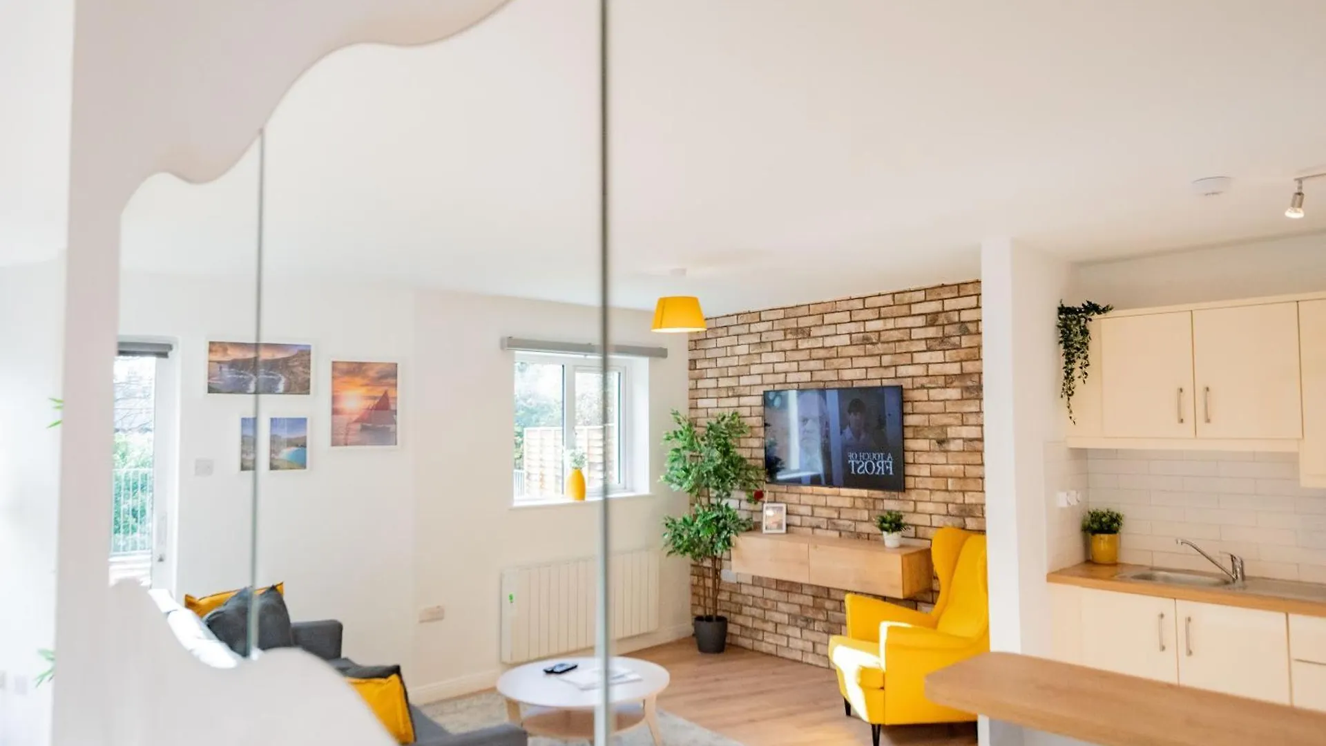 Apartment City Centre Escape With Large Terrace, Sleeps 7 Galway