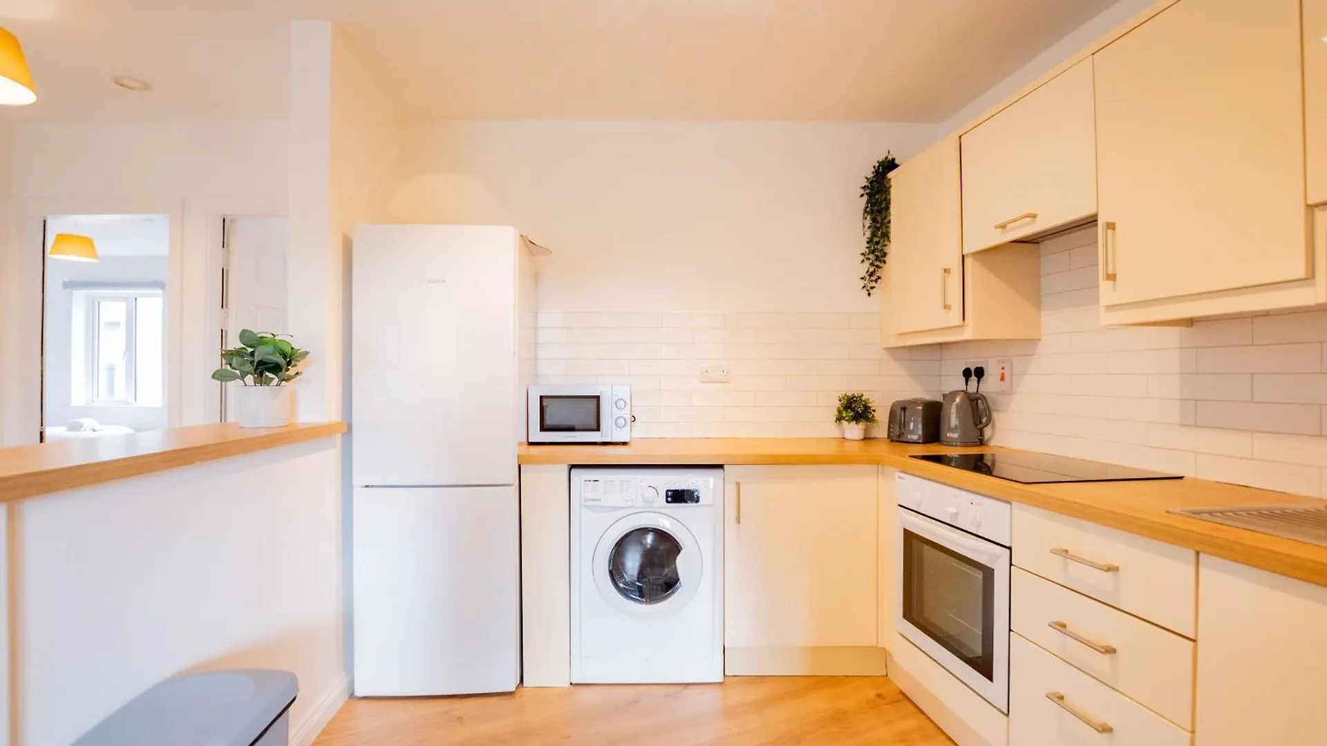 City Centre Escape With Large Terrace, Sleeps 7 Galway
